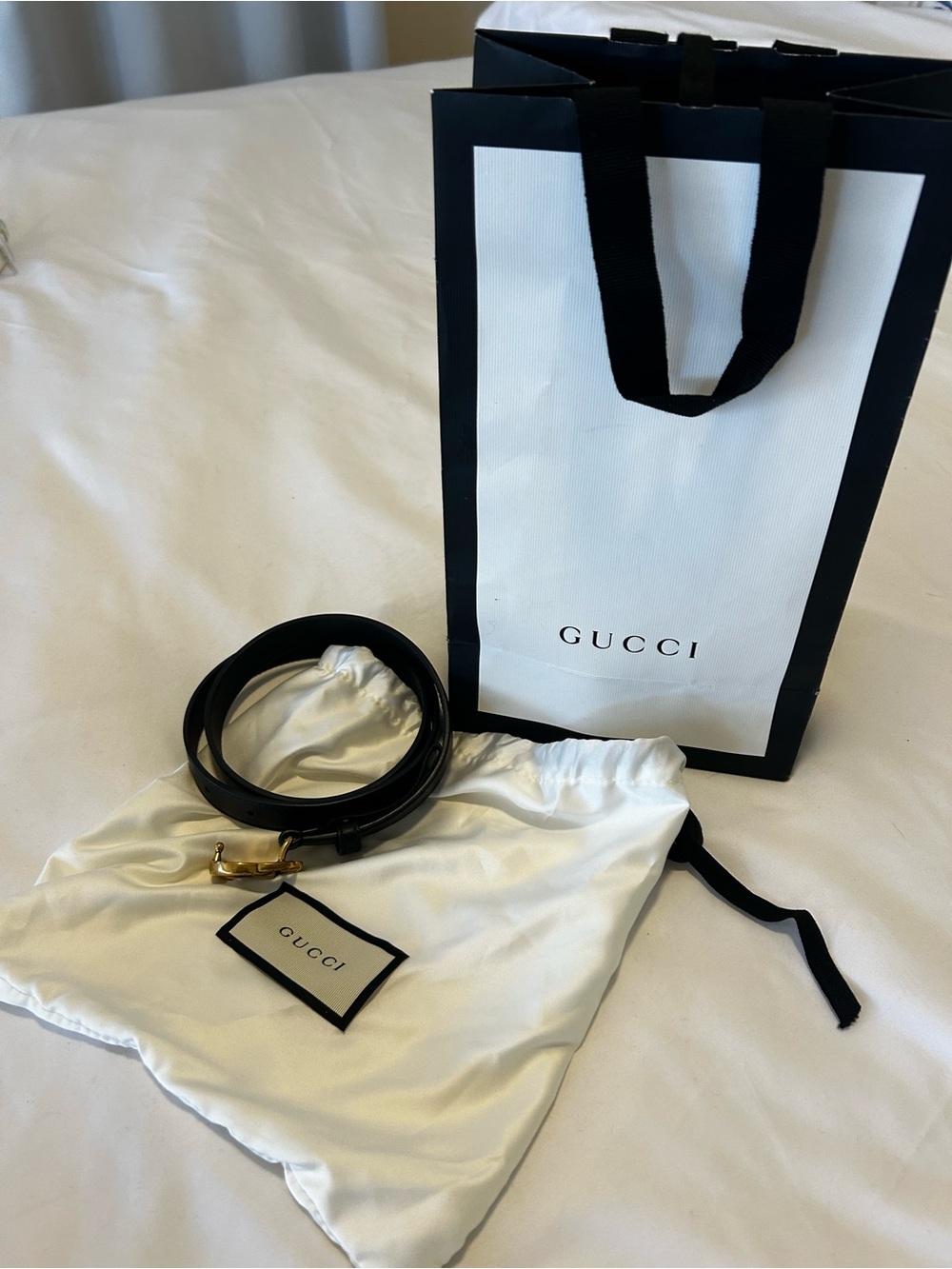 Gucci Black Leather Strap Belt with Subtle Gold Accents - Picture 2 of 6